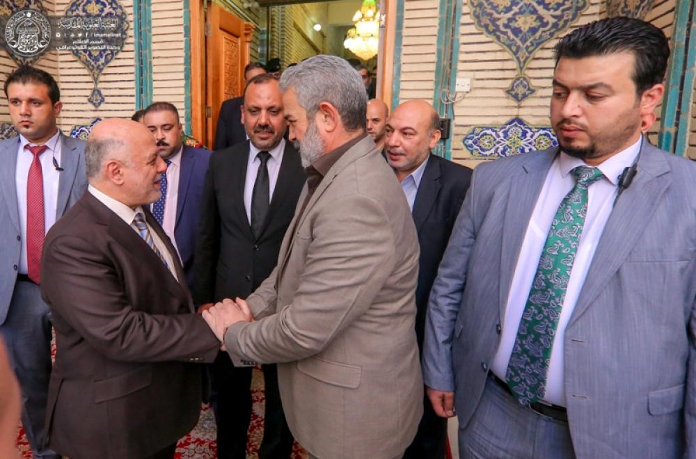 رئيس الوزراء الدكتور حيدر العبادي يتشرف بزيارة مرقد أمير المؤمنين (عليه السلام)